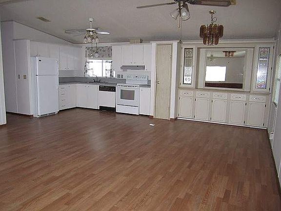 5th image of 403 Edgemar Ct