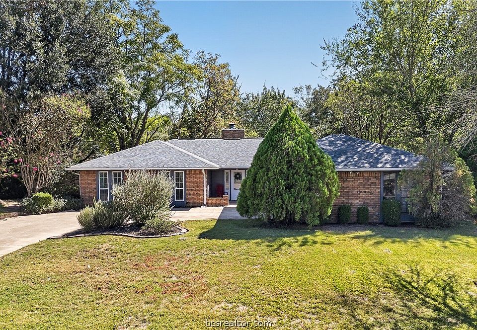 1st image of 3915 Old Oaks Dr