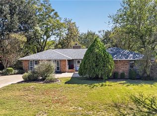 3915 Old Oaks Dr, Bryan, TX 77802