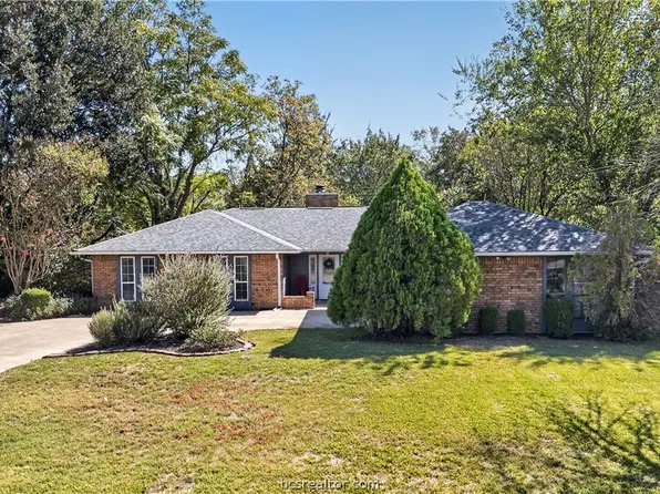 3915 Old Oaks Dr, Bryan, TX 77802