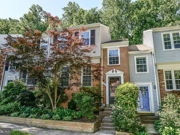 8383 Uxbridge Ct, Springfield, VA 22151