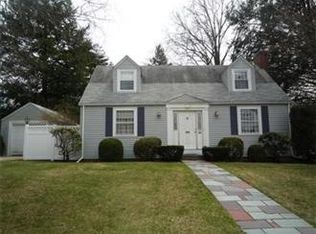 71 Applegate Rd, Cranston, RI 02920