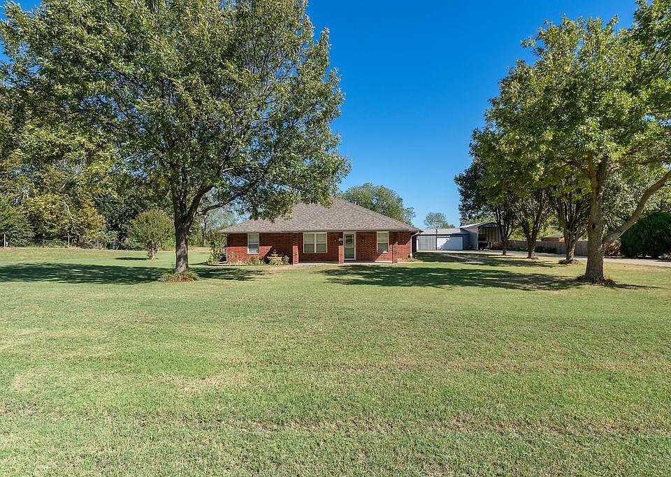 1st image of 11 Cardinal Ln