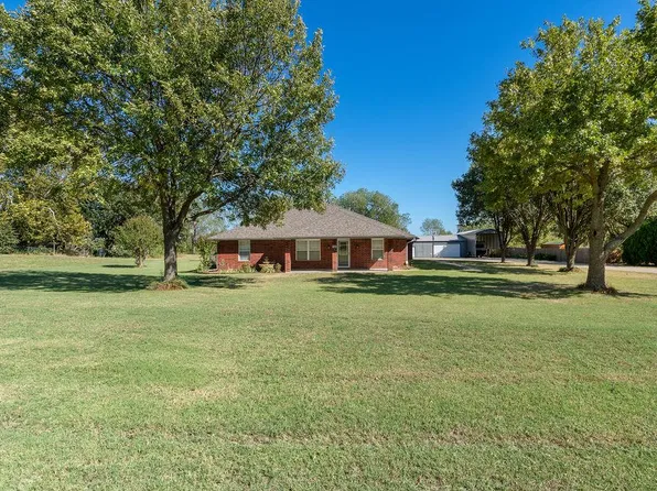 11 Cardinal Ln, Shawnee, OK 74804
