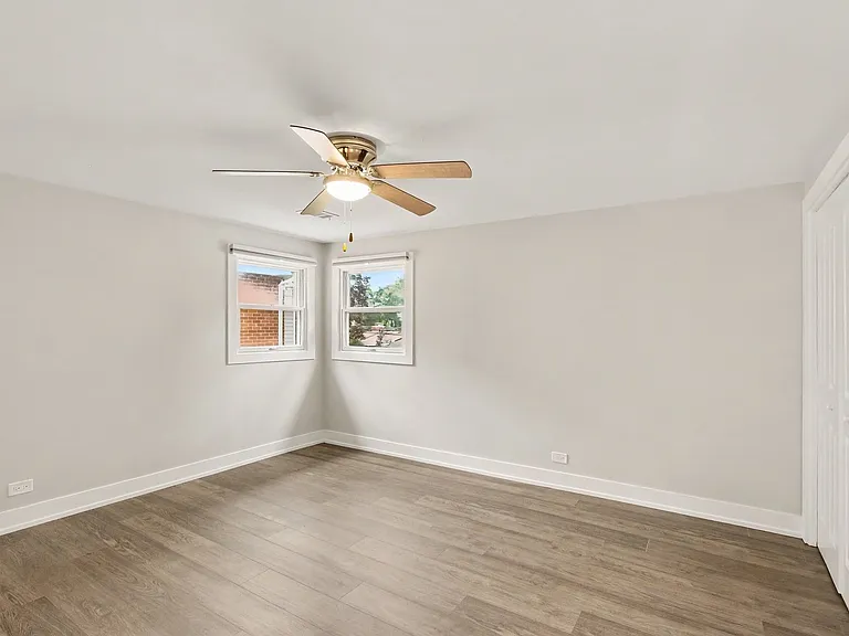 538 N Broadway Ave — Photo 22