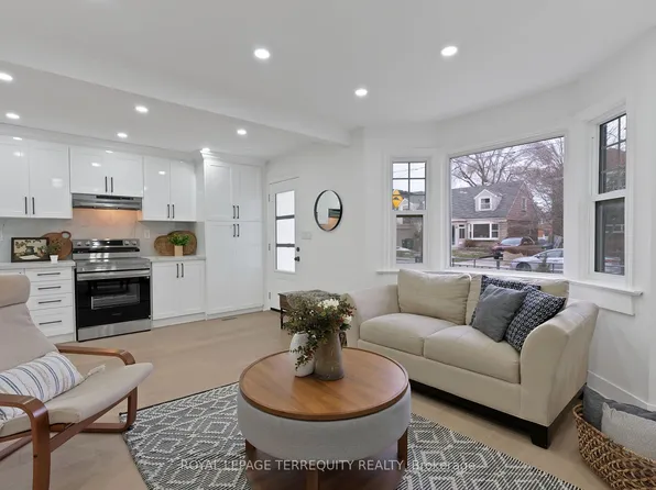 40 Leroy Ave, Toronto, ON M4J 4G8