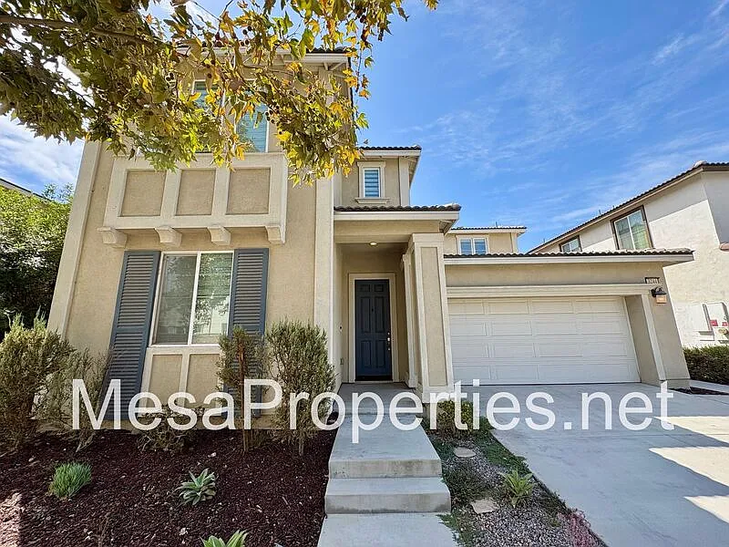3244 E Yellowstone Dr