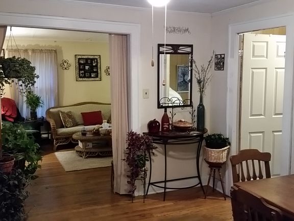 4th image of 48 Sanford St