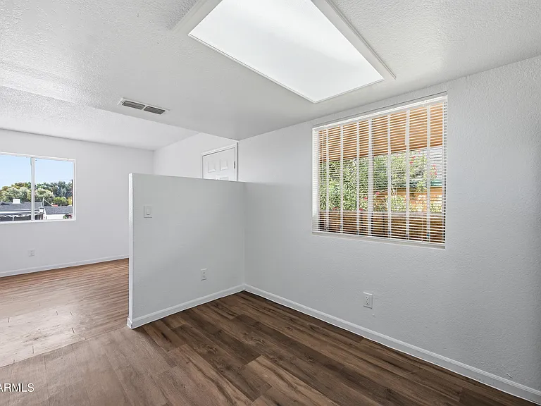 436 W Clark St #202 — Photo 9