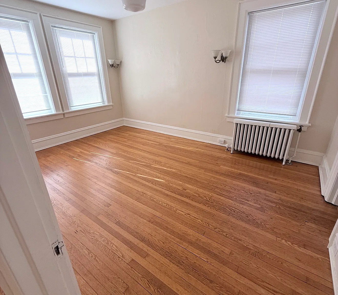 2 bed, 805 sqft, $1,932 — Photo 3