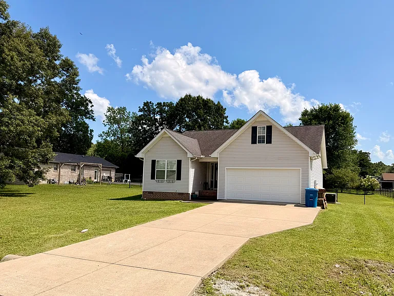 1208 E End Rd — Photo 3