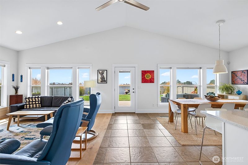 5th image of 2452 NW Columbia Avenue #13