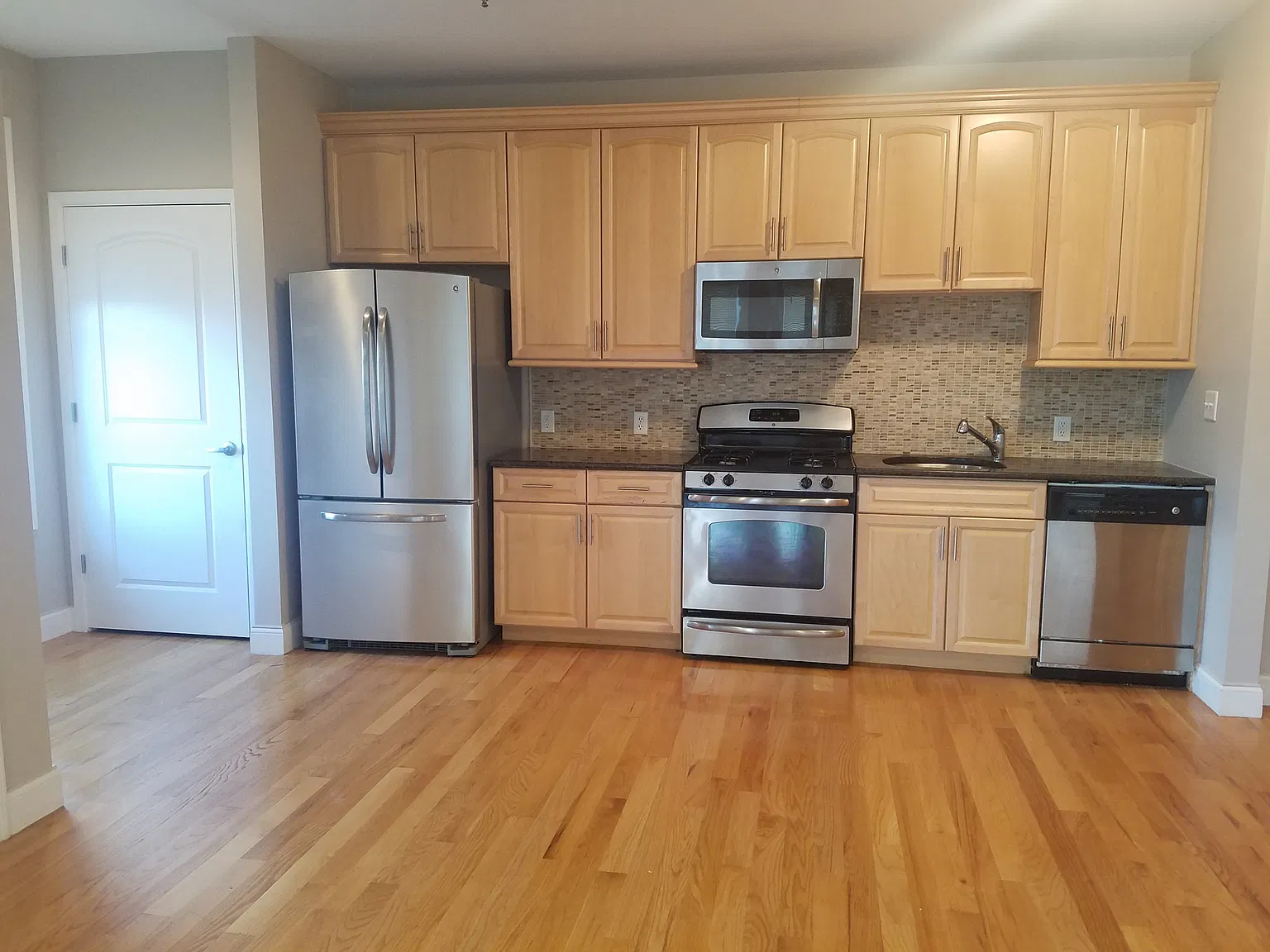 2 bed, 1000 sqft, $2,495 — Photo 1