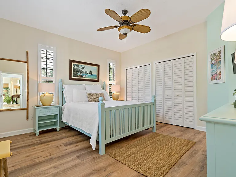 2140 N Maiden Ln — Photo 20