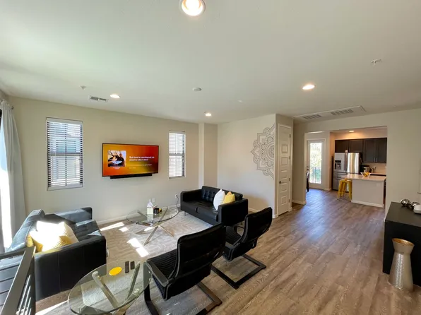 2090 S Dorsey Ln, Tempe, AZ 85281