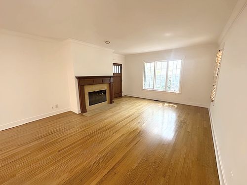 2nd image of 618.5 N Beachwood Dr