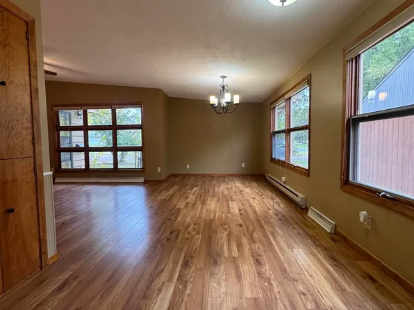 925 N Harth Ave, Madison, SD 57042