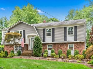 40 Mary Dr, Towaco, NJ 07082