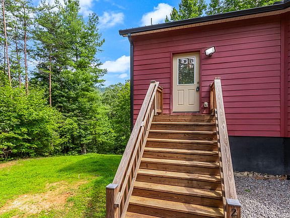 5th image of 275 Peachtree Mountain Estate Rd