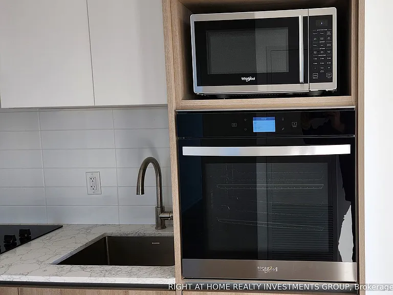 319 Jarvis St #LPH02 — Photo 6