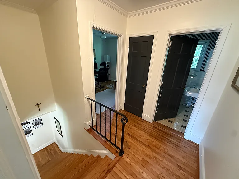 200 N Laurel Ave #11B — Photo 8