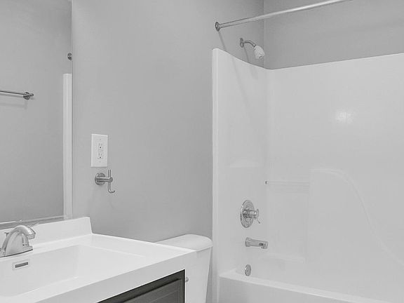 5th image of 610 N School St #2