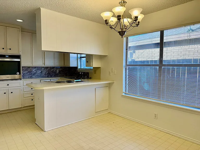 2405 Castleford Rd — Photo 5
