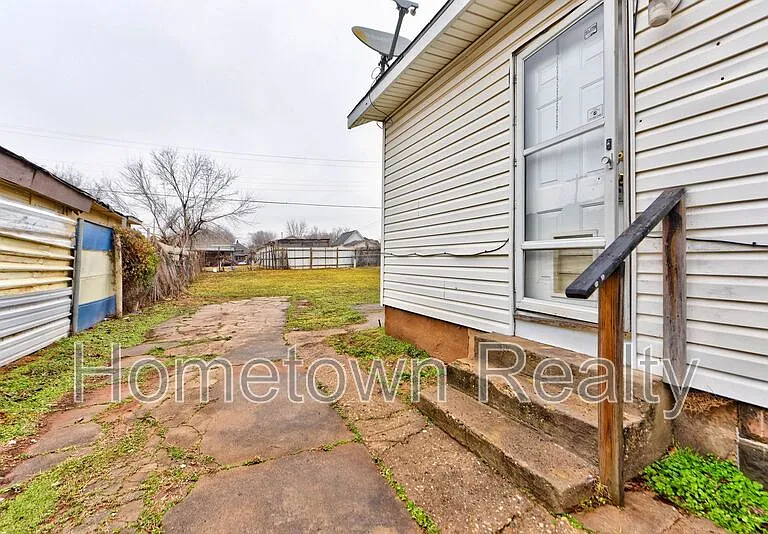 321 SE 25th St — Photo 29