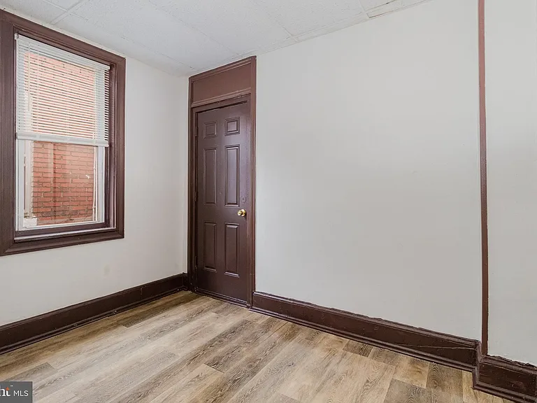 1353 Howard St — Photo 7