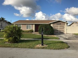 9551 NW 10th St, Pembroke Pines, FL 33024
