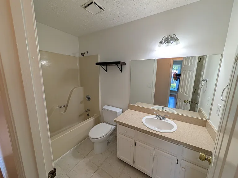 102 Post Oak Rd — Photo 15