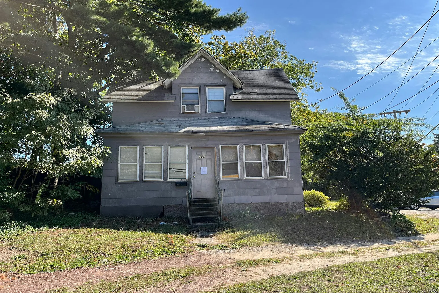 293 River Ave photo 1