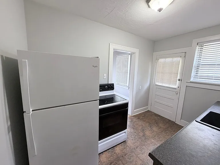 5324 Fremont St — Photo 3
