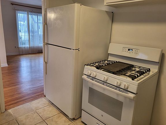 5th image of 24721 Cloverlawn Ave