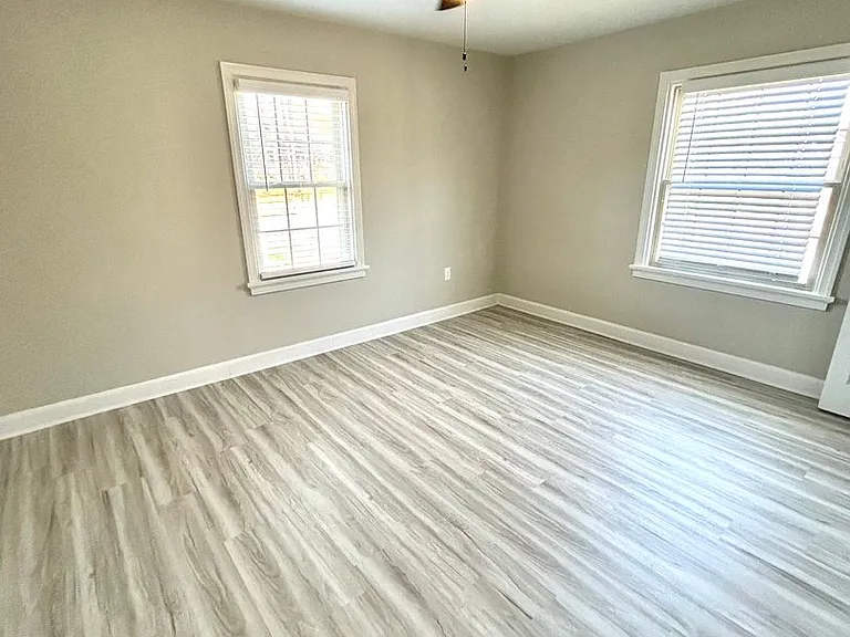 1107 W Rowan St — Photo 14