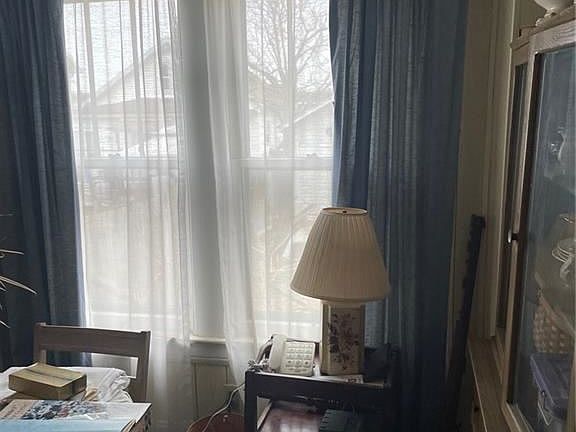 3rd image of 513 Maple St