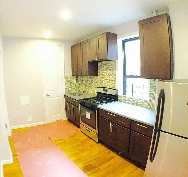 1st image of 216 Putnam Ave APT 3