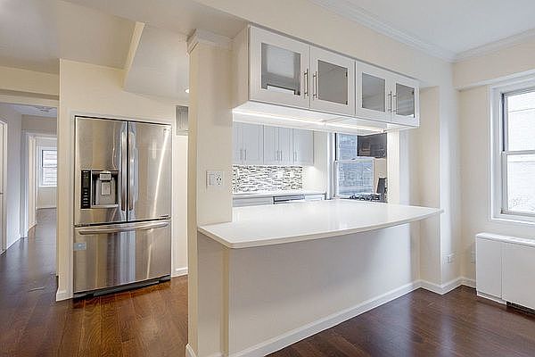 1st image of 100 W 57th St APT 16L