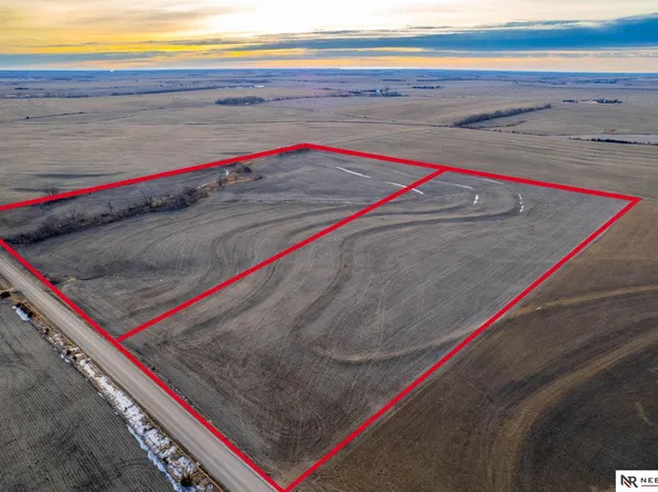 2245 W Pella Rd, Hallam, NE 68368