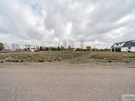 5th image of Oaklee Dr