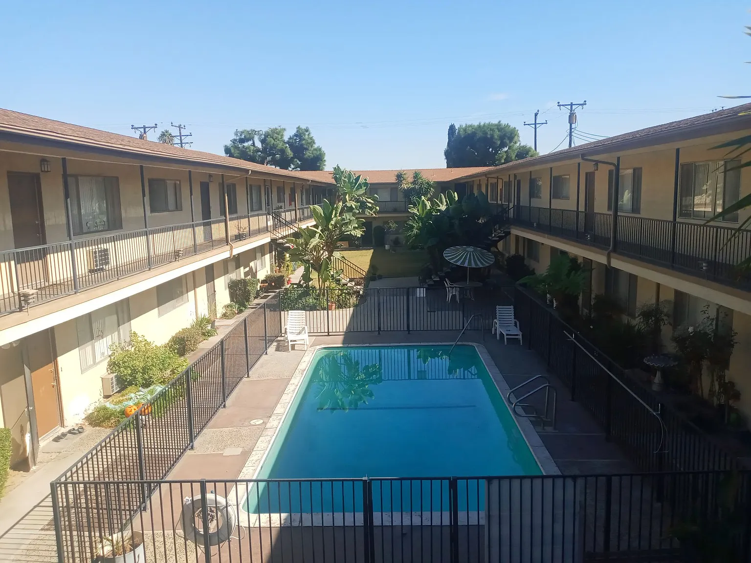 053 - Rosemont Apartments — Photo 2