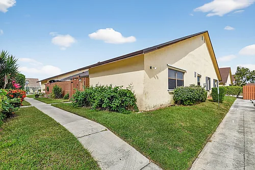 484 Springdale Cir #48D Photo 1