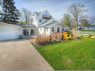 4354 Lake Rd, Sheffield Lake, OH 44054