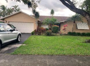 8540 SW 28th St, Davie, FL 33328