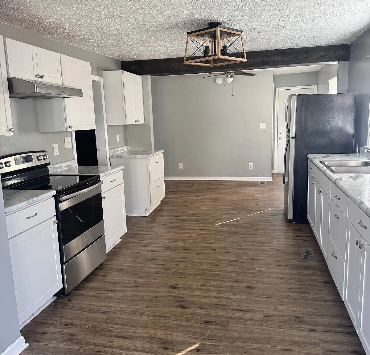 2 bed, 1.0 bath, $800 — Photo 3