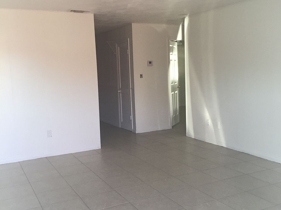 2nd image of 607 Palm Ave APT B