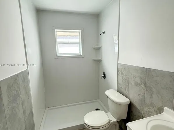 242 SW 11th St APT 3, Dania, FL 33004