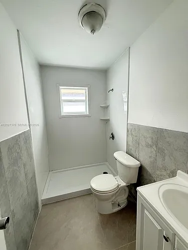 242 SW 11th St #3 Photo 1