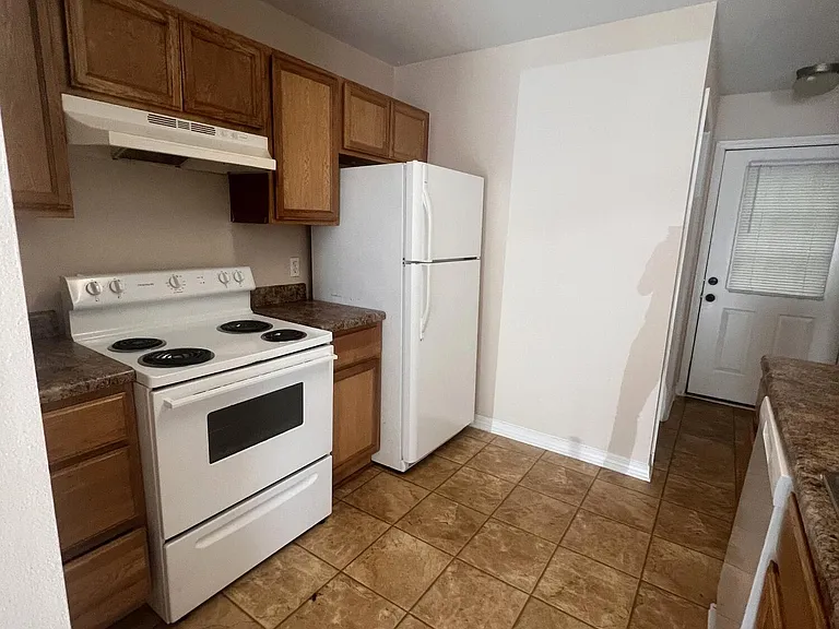 1334 Foxwood Pl — Photo 4