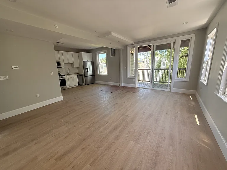 7 Thornley St #2 — Photo 6